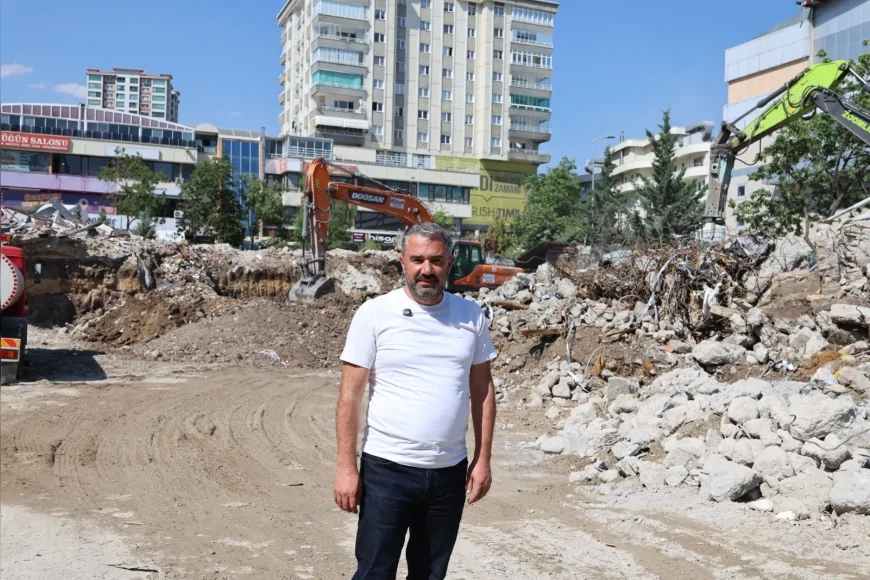 Pursaklar Belediye Başkanı Ertuğrul Çetin: “Altı otopark üstü görkemli bir kent meydanı inşa ediyoruz”