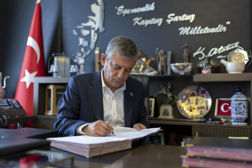 Yeni Parti 91 milletvekiliyle kuruldu, Özgür Özel kurucu genel başkan oldu