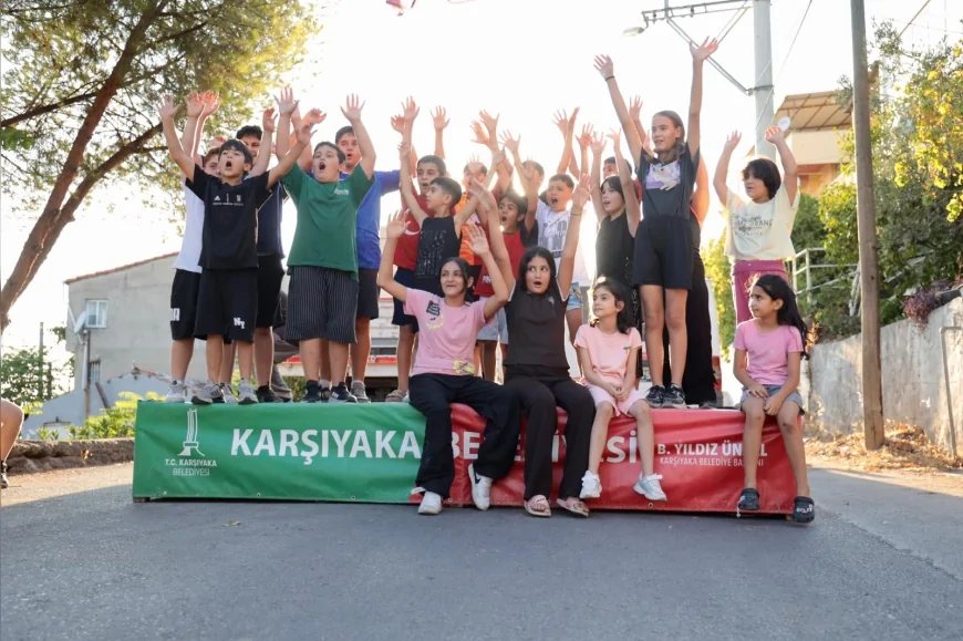 Karşıyaka Belediye Başkanı Yıldız Ünsal: “Yaz boyunca bu coşkuyu Karşıyaka'nın dört bir yanına taşımaya devam edeceğiz”