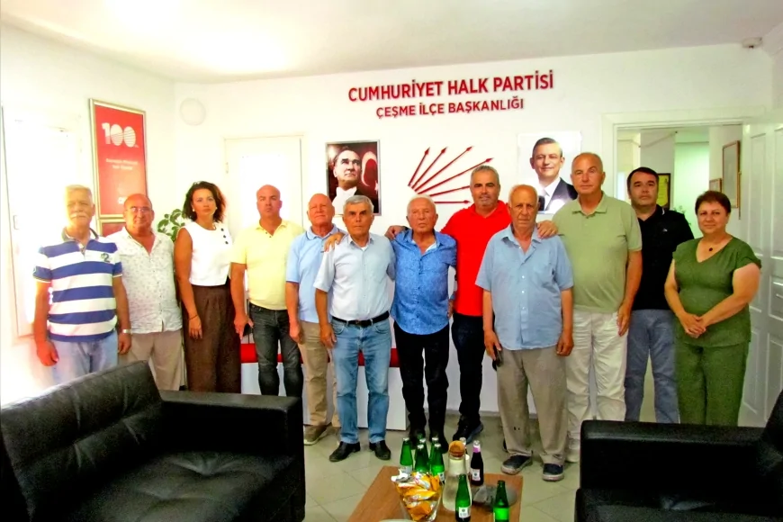 CHP Çeşme'nin eski ilçe başkanları ve parti yöneticileri üyeliklerinden istifa ederek Yeni Parti'ye katılacaklarını açıkladı
