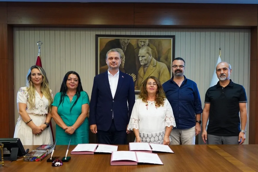 CHP Çeşme'nin eski ilçe başkanları ve yöneticileri istifa etti, Yeni Parti'nin kuruluş çalışmalarına katılacakları bildirildi