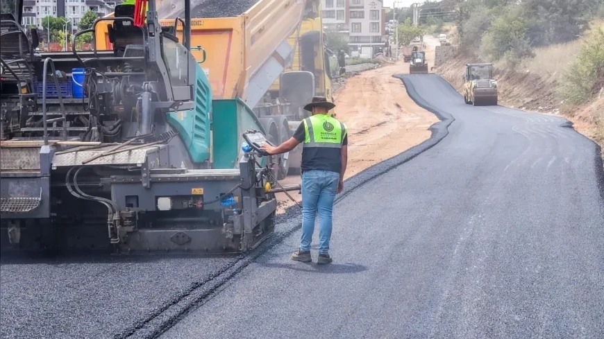 Başiskele'de Yeşilyurt Mahallesi Buket Sokak'ta asfalt çalışmaları başladı, ulaşım daha güvenli hale geliyor