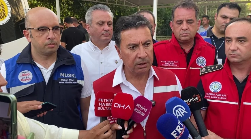 Muğla Büyükşehir Belediye Başkanı Ahmet Aras: “Yangının İnlice’ye ulaşmadan kontrol altına alınması için tüm gücümüzle çalışıyoruz”
