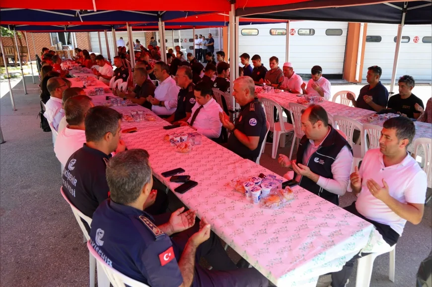 Eskişehir Büyükşehir Belediyesi Genel Sekreteri M. Recai Erdir: “Görevleri uğruna canlarını feda eden kahramanlarımızı rahmetle anıyoruz”