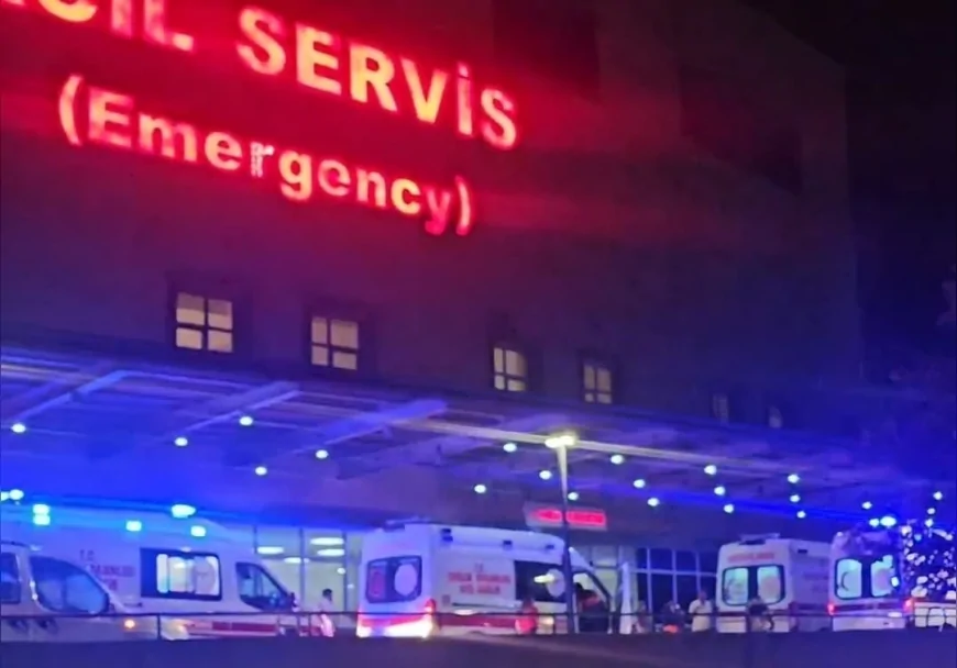 Çorum'un Uğurludağ İlçesinde Zincirleme Trafik Kazası 1'i Ağır 8 Kişi Yaralandı