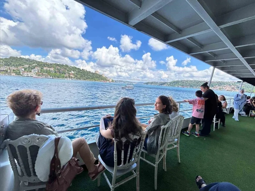 Maltepeli Kadınlar İstanbul Büyükşehir Belediyesi’nin Boğaz Gezisiyle İstanbul’un Tarihi Mirasını Denizden Keşfetti