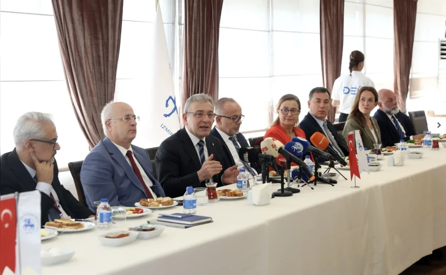Dokuz Eylül Üniversitesi Ege Bölgesi'nin İlk İngilizce Tıp Programı Ve Havacılık Ve Uzay Mühendisliği Programını Tanıttı