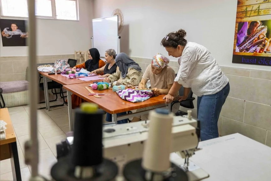 Bornova Belediye Başkanı Ömer Eşki: “El Sanatları Kurslarımız Yaşama Umut Olmayı Sürdürüyor”