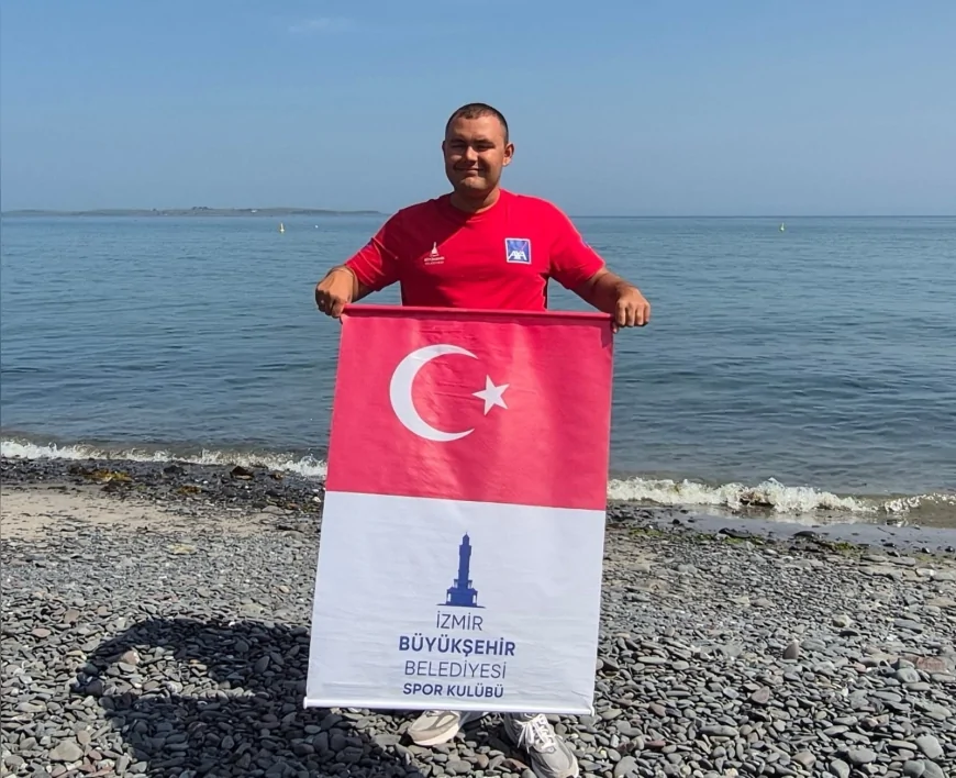 İzmir Büyükşehir Belediyesi Sporcusu Tuna Tunca Okyanus Yedilisi Hedefinde Kuzey Kanalı'nı 16 Saatte Geçti