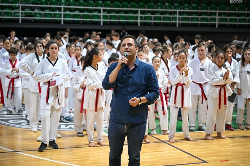 BORNOVA BELEDİYE BAŞKANI ÖMER EŞKİ: “ÇOCUKLARINI SPORA YÖNLENDİREN VELİLERİMİZİN ÖNÜNDE SAYGIYLA EĞİLİYORUM”