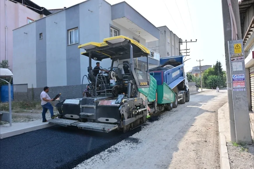 MANİSA BÜYÜKŞEHİR BELEDİYE BAŞKANI BESİM DUTLULU’NUN DESTEĞİYLE TURGUTLU’DA MAHALLE YOLLARI ASFALTLA YENİLENİYOR