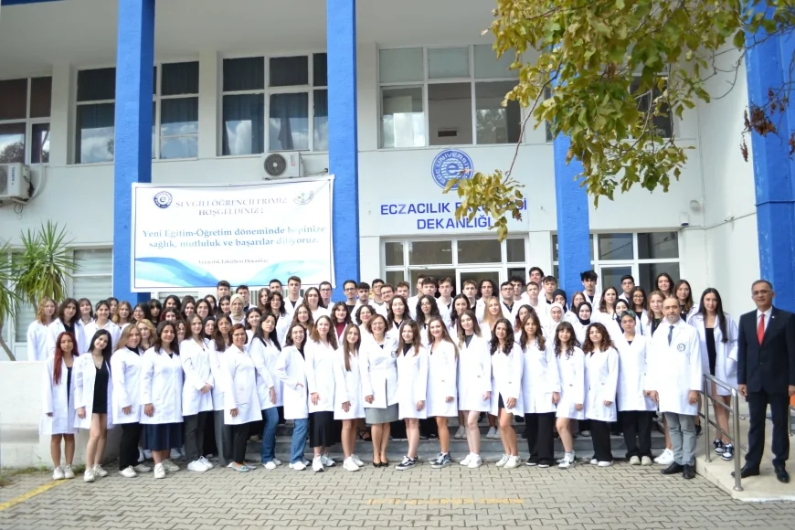 Ege Üniversitesi Eczacılık Fakültesi 2026-2027 Akademik Yılında Akredite Eğitimi ve Modern Altyapısıyla Yeni Öğrencilerini Bekliyor