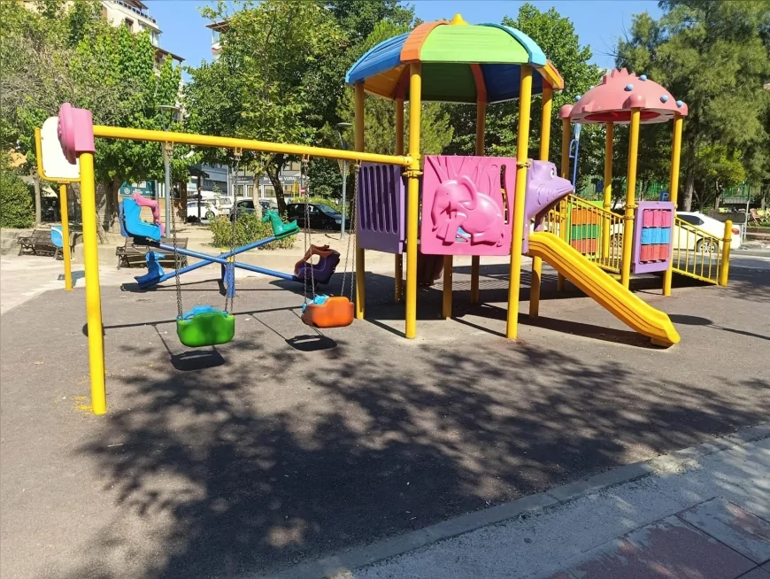 Yunusemre Belediyesi Çocuk Parklarında Yaz Bakımı Çalışmalarını Sürdürüyor