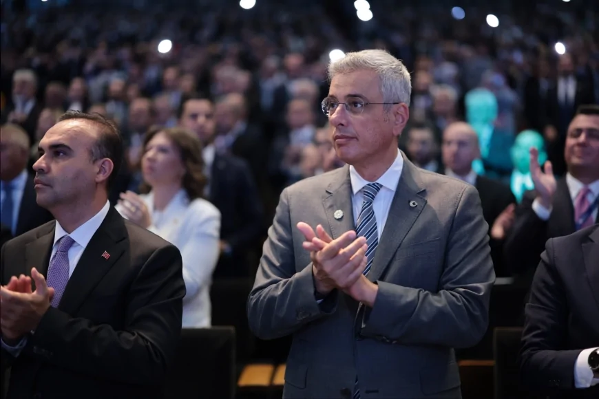 SAĞLIK BAKANI PROF. DR. KEMAL MEMİŞOĞLU: “SAĞLIK OKURYAZARLIĞINI ARTIRARAK DEZENFORMASYONLA KARARLILIKLA MÜCADELE EDECEĞİZ”
