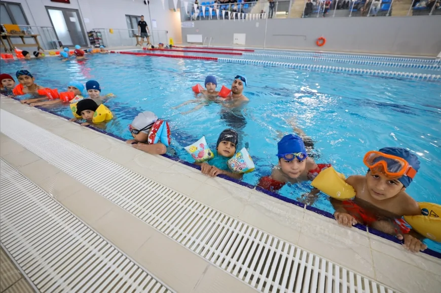 Başiskele’de Yeniköy Yarı Olimpik Kapalı Yüzme Havuzu 2025’te 11 Bin 883 Kişiyi Sporla Buluşturdu
