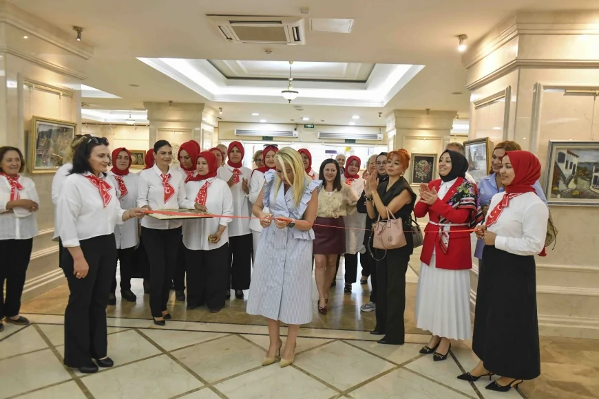 Ankara Büyükşehir Belediyesi Çubuk Kadınlar Lokali'nin "Sanatın Binbir Hâli" Sergisi Başkentlilerle Buluştu