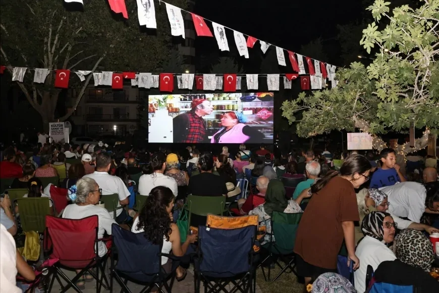 Bayraklı Belediye Başkanı İrfan Önal: "Tüm komşularımızı Çocuk Şenliği'ne ve 'Buz Devri' film gösterimine davet ediyorum"