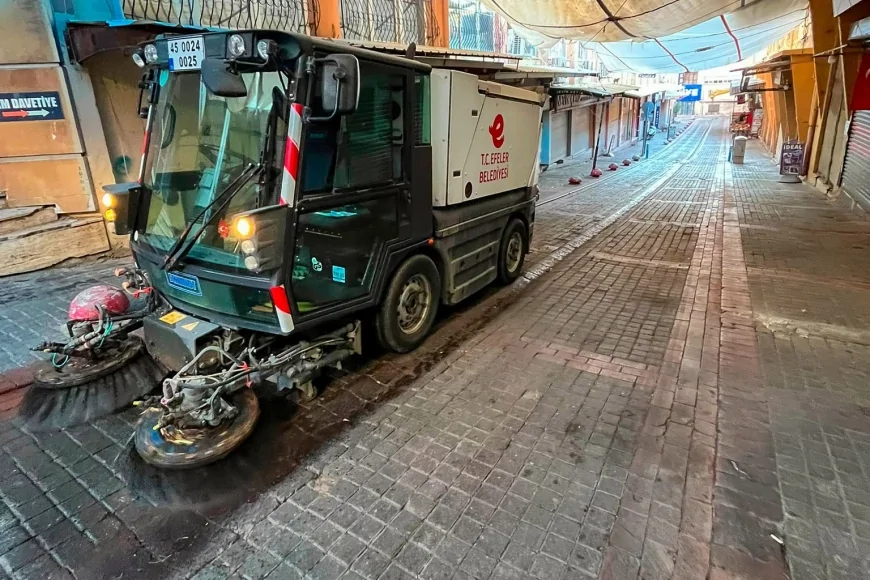 Efeler Belediye Başkanı Anıl Yetişkin öncülüğünde tarihi çarşılarda kapsamlı temizlik çalışması gerçekleştirildi