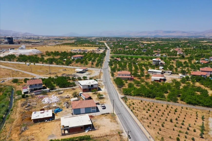 Malatya Büyükşehir Belediyesi, iki önemli ulaşım güzergâhında yol yapım çalışmalarını eş zamanlı sürdürüyor