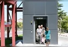 Manisa Büyükşehir Belediyesi, Kuşlubahçe’deki Kader Atabey Yaya Üst Geçidi’ne asansör kazandırdı