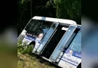 Hamburg-Harburg’da yolcu otobüsü hendeğe devrildi, sürücü ağır sağlık sorunuyla hastaneye kaldırıldı