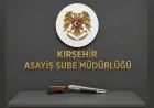 Kırşehir’de Asayiş Uygulamalarında Ruhsatsız Silah, Yüzlerce Fişek ve Uyuşturucu Madde Ele Geçirildi