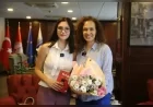 Karşıyaka Belediye Başkanı Yıldız Ünsal: “Gençlerimizin eğitimine destek olmaya, dayanışmayı büyütmeye devam edeceğiz”