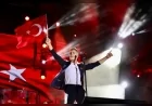 Aliağa Sanat Günleri 30 Ağustos’ta Özcan Deniz konseriyle tamamlandı, bir ay boyunca sanat ve eğlence buluştu