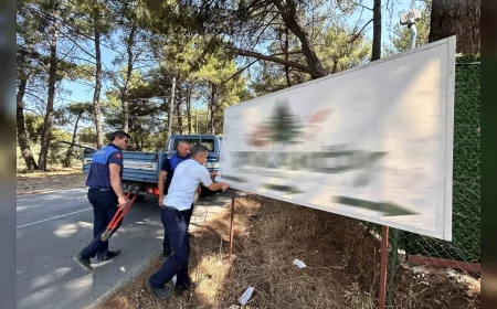 Bornova Belediyesi Çiçekliköy ve Yakaköy’de Usulsüz Tabelaları Kaldırarak Görsel Kirliliğe Müdahale Etti