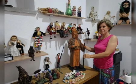 Şehzadeler Belediyesi Tarihi Kurşunlu Han’da Geleneksel Kitre Bebek Sanatını Yaşatıyor