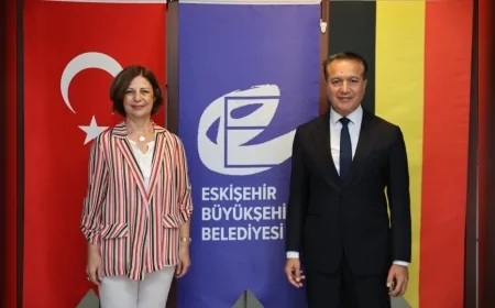 Eskişehir Büyükşehir Belediye Başkanı Ayşe Ünlüce, Saint-Josse-ten-Noode Belediye Başkanı Emir Kır’ı ağırladı, iki şehir arasındaki iş birliği masaya yatırıldı