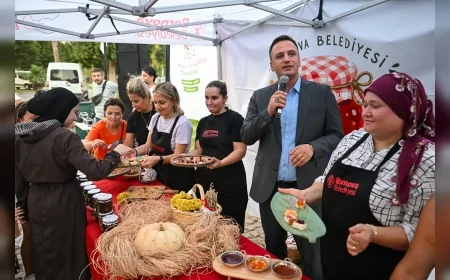 BORNOVA BELEDİYE BAŞKANI ÖMER EŞKİ: “ANNELERİMİZİN VE NİNELERİMİZİN USULÜYLE YAPILAN ORGANİK LEZZETLER BU FESTİVALDE”