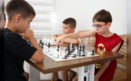 Efeler Belediyesi ücretsiz satranç kurslarıyla çocukların yaz tatilini eğitim ve stratejiyle buluşturuyor