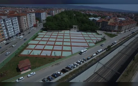 Eskişehir Büyükşehir Belediyesi Cumhuriyet Meydanı'nda uzun süreli ticari etkinliklere izin verilmeyeceğini duyurdu