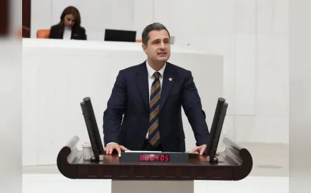 YENİ Parti İzmir Milletvekili Deniz Yücel: “Çocukların eline bıçak geçtikten sonra cezayı artırmak düzeni değiştirmiyor”