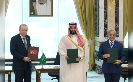 Cumhurbaşkanı Erdoğan, Muhammed bin Selman ve Şahbaz Şerif Mekke’de Ortak Savunma Anlaşması imzaladı