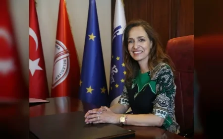 Karşıyaka Belediye Başkanı Yıldız Ünsal: “Çarşıyı daha güvenli ve huzurlu bir cazibe merkezi haline getirme hedefiyle çalışıyoruz”