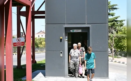 Manisa Büyükşehir Belediyesi, Kuşlubahçe’deki Kader Atabey Yaya Üst Geçidi’ne asansör kazandırdı