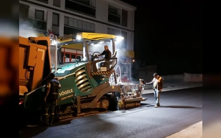 Eskişehir Büyükşehir Belediyesi ulaşım yoğunluğunu azaltmak için asfalt çalışmalarını gece saatlerinde sürdürüyor