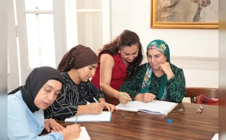 Konak Belediyesi’nin Basmane’de Açtığı Okuma Yazma Kursunda Kadınlar Bir Buçuk Ayda Büyük İlerleme Kaydetti