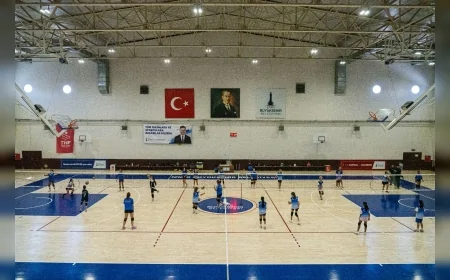 İzmir Büyükşehir Belediyesi’nin Spor Okullarında Voleybola Yoğun İlgi: Çocukların Hayali Filenin Sultanları Gibi Olmak