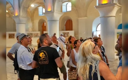 Çeşme Belediyesi’nin Kültürel Miras Gezisinde İlçenin Binlerce Yıllık Tarihi Dört Noktada Anlatıldı