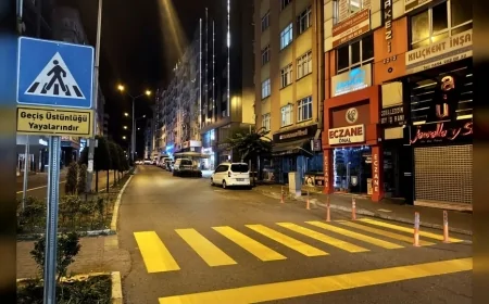 Giresun’da yaya geçitleri yenileniyor, trafik güvenliği için çizgiler yeniden boyanıyor