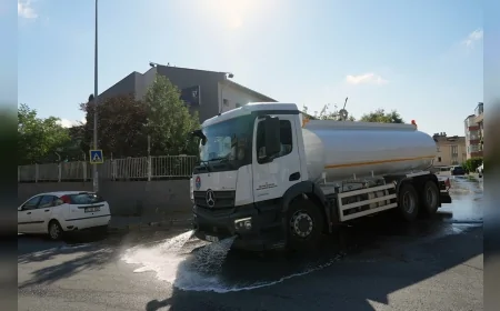 Maltepe Belediyesi Aydınevler’de cadde ve sokaklarda kapsamlı toplu temizlik çalışması gerçekleştirdi