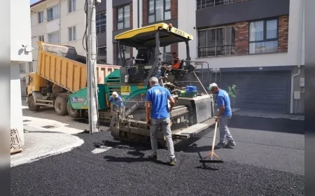 Tepebaşı Belediyesi Ertuğrulgazi Mahallesi’nde Çalışkanlar Sokak ve çevresinde asfalt mesaisine başladı