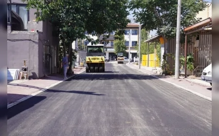 Tepebaşı Belediyesi Baksan Sanayi Sitesi’nde kapsamlı asfalt çalışmasını etaplar halinde sürdürüyor
