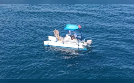 Aydın Büyükşehir Belediyesi ekipleri Güvercinada açıklarında deniz dibi temizliği gerçekleştirdi