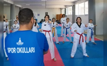 İzmir Büyükşehir Belediyesi’nin tekvando kurslarına yoğun ilgi: 24 branşta 8 bin 300 öğrenci eğitim alıyor