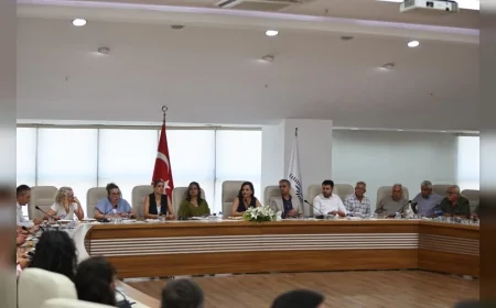 Karabağlar Belediye Başkanı Helil Kınay: “Esnafımızla birlikte Karabağlar’ı güçlendireceğiz”