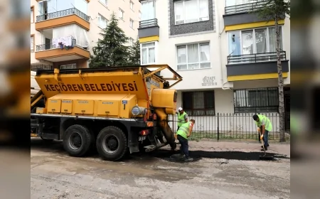 Keçiören Belediyesi Fen İşleri Ekipleri İlçenin Farklı Noktalarında Yol, Kaldırım ve Çevre Düzenlemesi Yapıyor